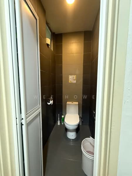 Shop / Office for Sale in Taman Gaya (Ulu Tiram) - Wee Howe - Bathroom - PropertyGuru.com.my