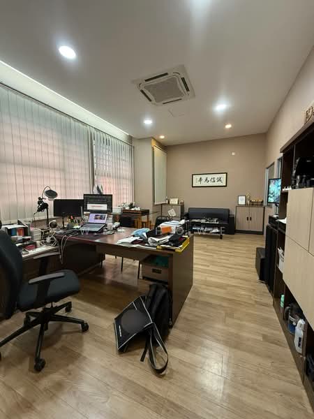 Shop / Office for Sale in Taman Gaya (Ulu Tiram) - Wee Howe - Study - PropertyGuru.com.my