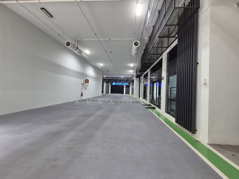 Gudang untuk Disewa di Taman Sains Selangor (Kota Damansara) - Anna Toh - Car Park - PropertyGuru.com.my