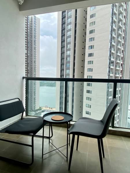 Kondominium untuk Disewa di R&F Princess Cove Phase 2-Seine Region - Hui Hui Sim - Balcony - PropertyGuru.com.my