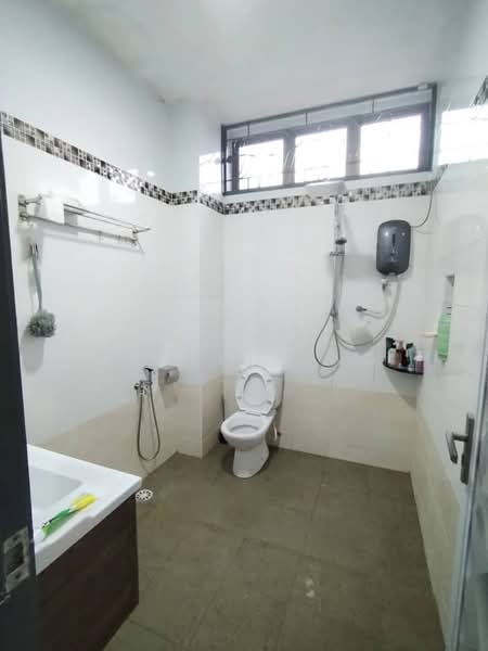 Rumah Teres 2 Tingkat untuk Dijual di Kulai (Johor) - Jadelyn Ng - Bathroom - PropertyGuru.com.my