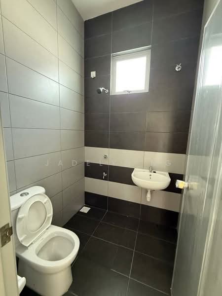 Rumah Teres 1 Tingkat untuk Dijual di Bandar Putra (Kulai) - Jadelyn Ng - Bathroom - PropertyGuru.com.my