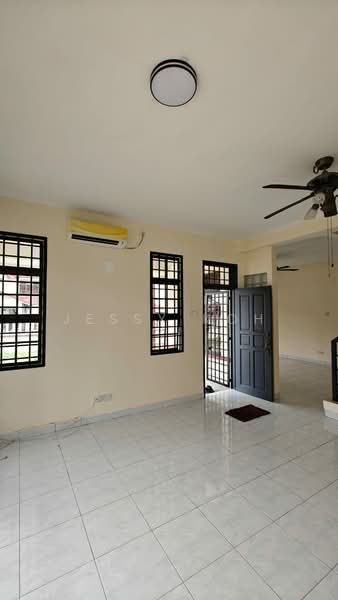 Rumah Teres 2 Tingkat untuk Disewa di Taman Desa Tebrau (Tebrau) - Jessy Koh - Living Room - PropertyGuru.com.my