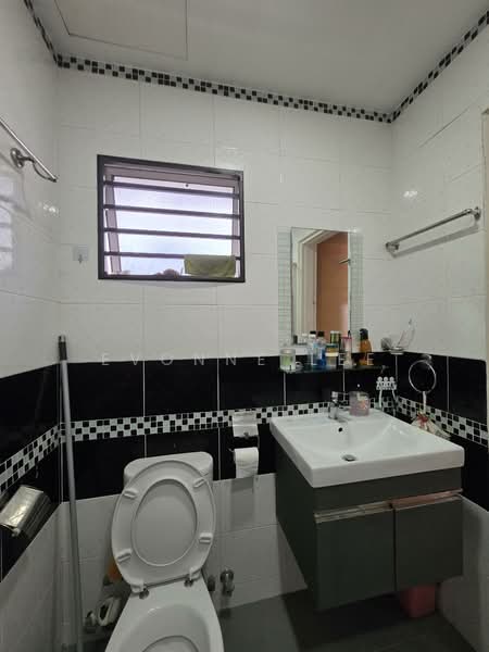 Rumah Berkembar untuk Dijual di Bangsar (Kuala Lumpur) - Evonne Lee - Bathroom - PropertyGuru.com.my