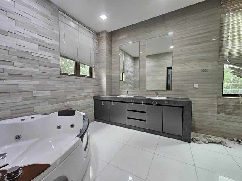 Bungalow for Sale in Bukit Gita Bayu (Seri Kembangan) - Angel Yeoh - Bathroom - PropertyGuru.com.my