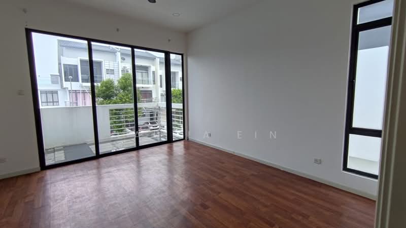 2-storey Terraced House for Rent in Rawang (Selangor) - Lau Ia Ein - Balcony - PropertyGuru.com.my