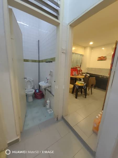 Commercial Semi-D for Rent in Johor Bahru (Johor) - Elaine Ng - Bathroom - PropertyGuru.com.my