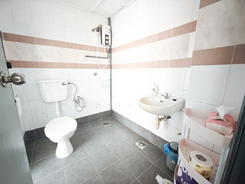Service Residence for Sale at Rhythm Avenue - Michelle Ng - Bathroom - PropertyGuru.com.my