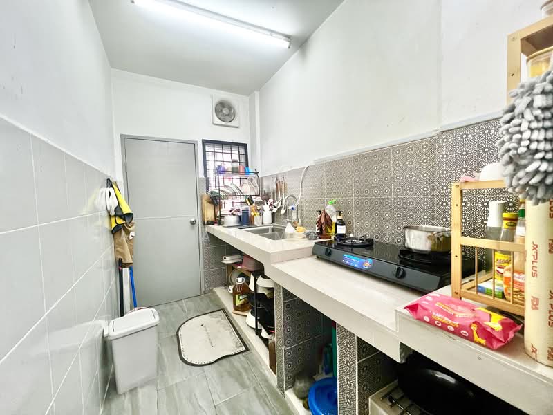 Cluster House for Sale in Saujana (Selangor) - Hazwan Mokhtar - Kitchen - PropertyGuru.com.my