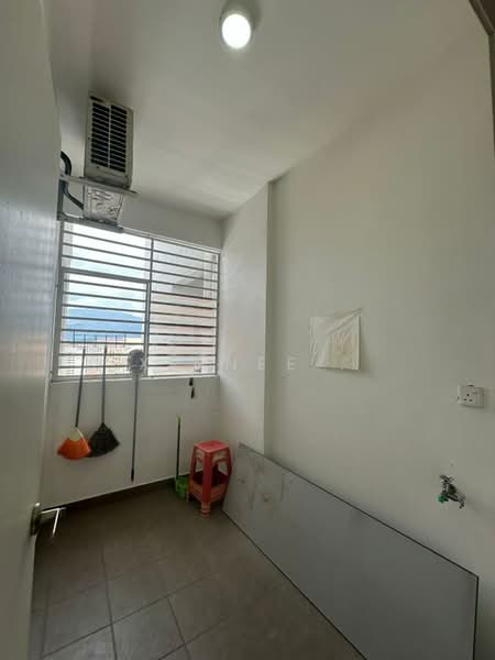 Kondominium untuk Dijual di Aspen Residences - Xinnee . - Balcony - PropertyGuru.com.my