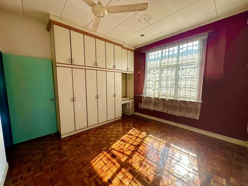 Rumah Teres 2 Tingkat untuk Dijual di Usj 16 (Subang Jaya) - Ali Idris - Bedroom - PropertyGuru.com.my