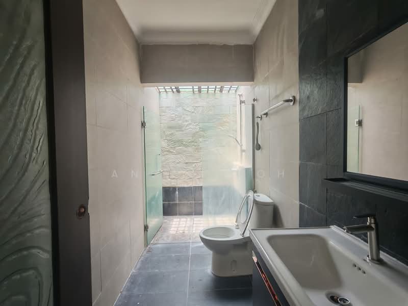 Semi-Detached House for Sale in Taman Cuepacs (Cheras) - Angel Yeoh - Bathroom - PropertyGuru.com.my