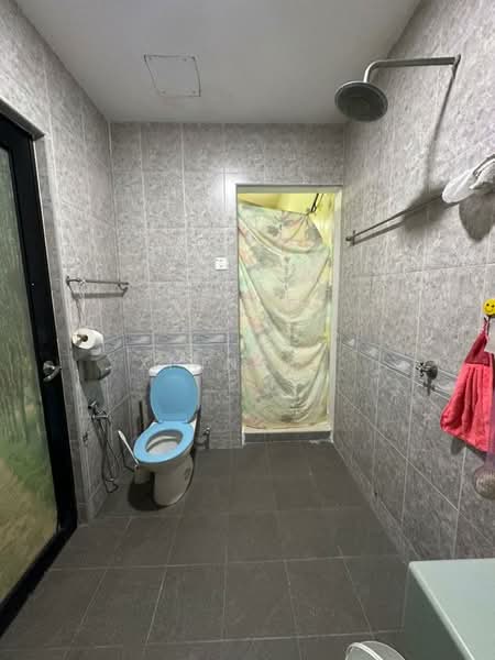 Rumah Teres 2 Tingkat untuk Dijual di Taman Pekaka (Sungai Dua) - Xinnee . - Bathroom - PropertyGuru.com.my