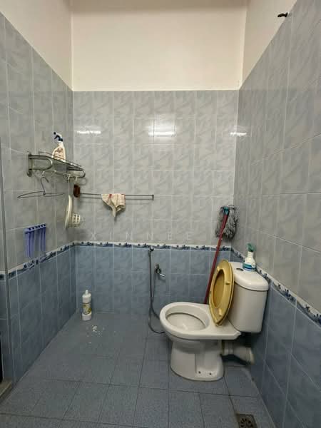Rumah Teres 2 Tingkat untuk Dijual di Taman Pekaka (Sungai Dua) - Xinnee . - Bathroom - PropertyGuru.com.my