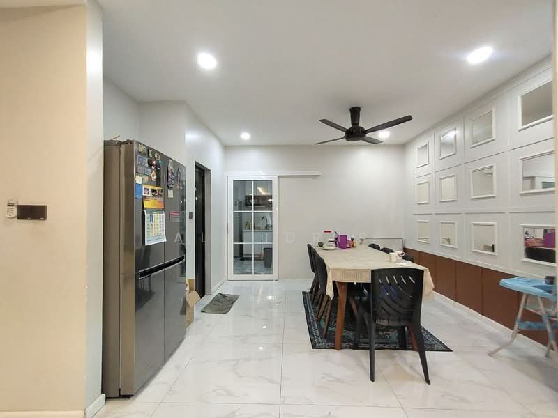 Rumah Teres 2 Tingkat untuk Dijual di Seksyen 7 (Shah Alam) - Ali Idris - Dining Room - PropertyGuru.com.my