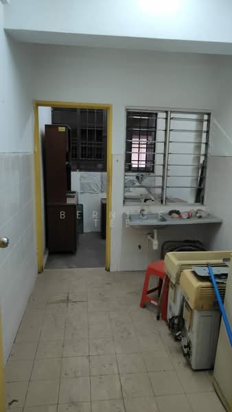 Pangsapuri untuk Dijual di Bayu Puteri 2 - Bernice Tee - Kitchen - PropertyGuru.com.my
