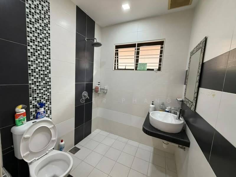 Semi-Detached House for Sale in Taman Bukit Prima (Cheras) - Roger Phang - Bathroom - PropertyGuru.com.my