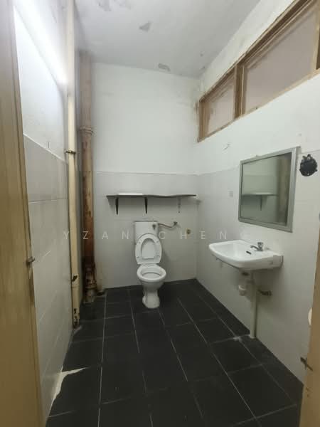 Rumah Teres 2 Tingkat untuk Dijual di Raja Uda (Butterworth) - Yzan Cheng - Bathroom - PropertyGuru.com.my