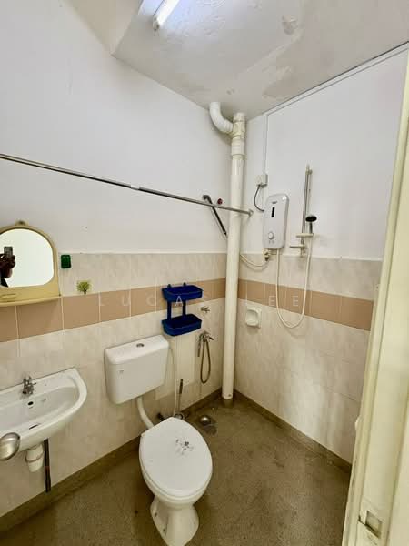 Rumah Teres 2 Tingkat untuk Dijual di Bandar Seri Alam (Masai) - Lucas Lee - Bathroom - PropertyGuru.com.my