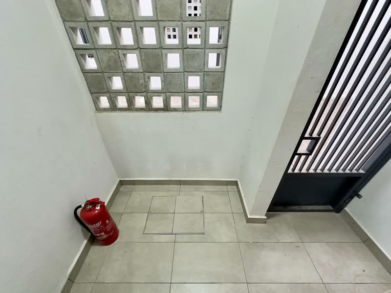 Rumah Teres 2 Tingkat untuk Dijual di Elmina (Shah Alam) - RAIS . - Entrance - PropertyGuru.com.my