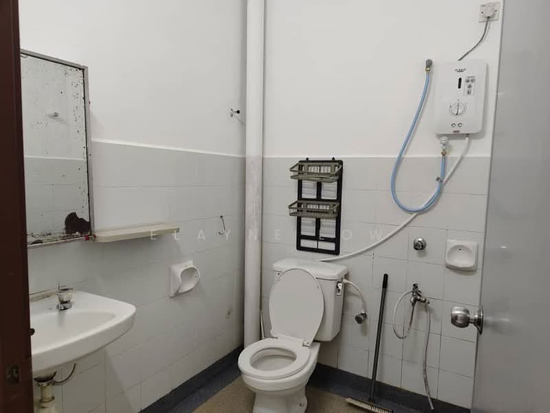 Rumah Teres 1.5 Tingkat untuk Disewa di Johor Bahru (Johor) - Elayne Low - Bathroom - PropertyGuru.com.my