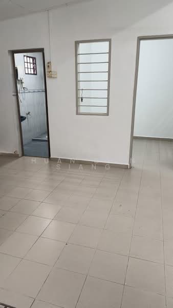 1-storey Terraced House for Sale in Taman Molek (Johor Bahru) - Huan Chin Siang - Bathroom - PropertyGuru.com.my