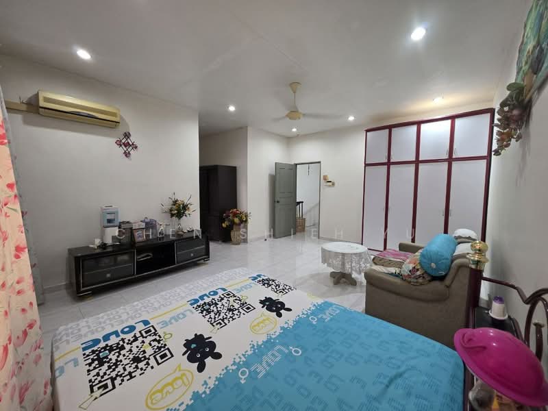 2-storey Terraced House for Sale in Taman Sri Putra (Tampoi) - Chen Shieh Yu - Bedroom - PropertyGuru.com.my