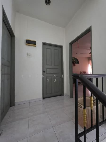 2-storey Terraced House for Sale in Taman Sri Putra (Tampoi) - Chen Shieh Yu - Corridor - PropertyGuru.com.my