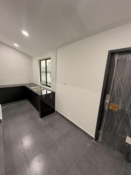 1-storey Terraced House for Sale in Taman Johor Jaya (Johor Bahru) - Yen Ma - Kitchen - PropertyGuru.com.my