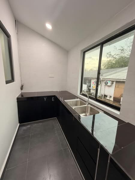 1-storey Terraced House for Sale in Taman Johor Jaya (Johor Bahru) - Yen Ma - Kitchen - PropertyGuru.com.my