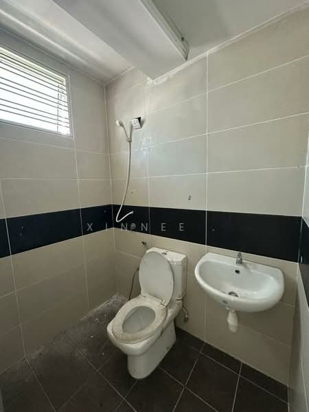 Rumah Berkembar untuk Dijual di Permatang Damar Laut (Batu Maung) - Xinnee . - Bathroom - PropertyGuru.com.my