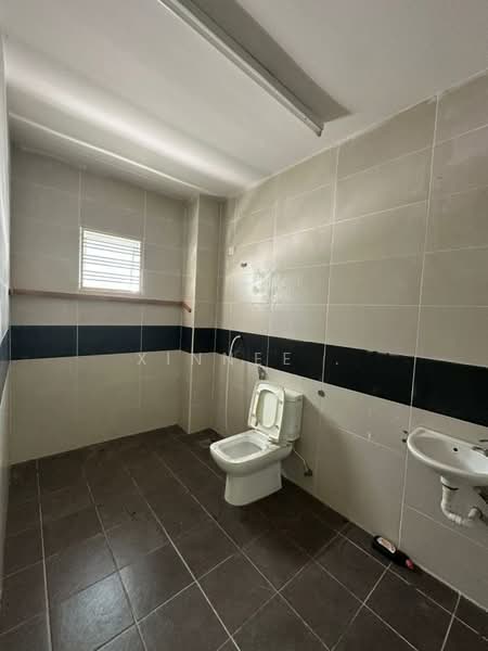 Rumah Berkembar untuk Dijual di Permatang Damar Laut (Batu Maung) - Xinnee . - Bathroom - PropertyGuru.com.my