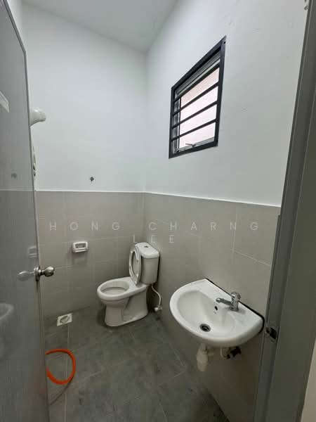 Rumah Teres 2 Tingkat untuk Disewa di Senai (Johor) - Hong Charng Lee - Bathroom - PropertyGuru.com.my