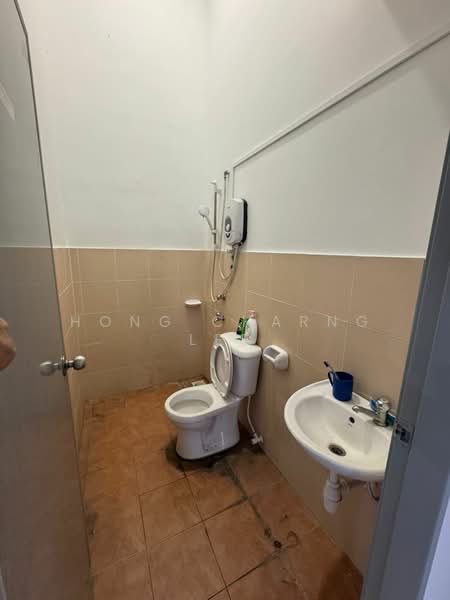 Rumah Teres 2 Tingkat untuk Disewa di Senai (Johor) - Hong Charng Lee - Bathroom - PropertyGuru.com.my