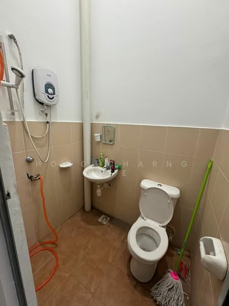 Rumah Teres 2 Tingkat untuk Disewa di Senai (Johor) - Hong Charng Lee - Bathroom - PropertyGuru.com.my