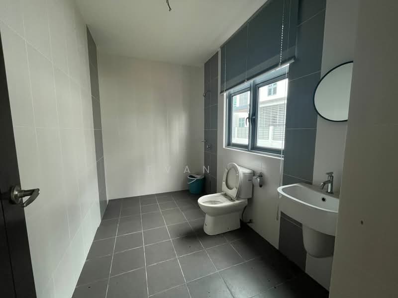 Rumah Teres 3 Tingkat untuk Dijual di Sungai Ara (Penang) - Evan . - Bathroom - PropertyGuru.com.my