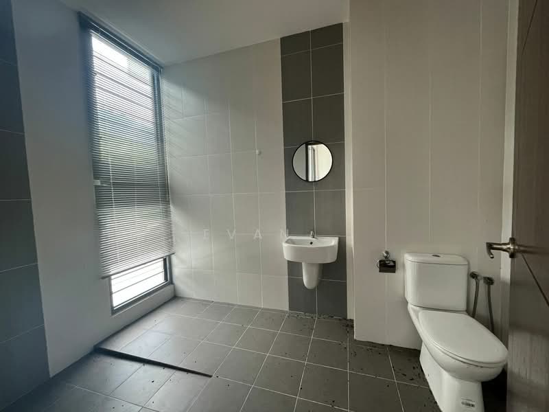 Rumah Teres 3 Tingkat untuk Dijual di Sungai Ara (Penang) - Evan . - Bathroom - PropertyGuru.com.my