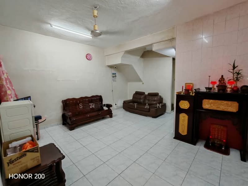 Rumah Teres 2 Tingkat untuk Dijual di Klang (Selangor) - Shue Tan - Living Room - PropertyGuru.com.my