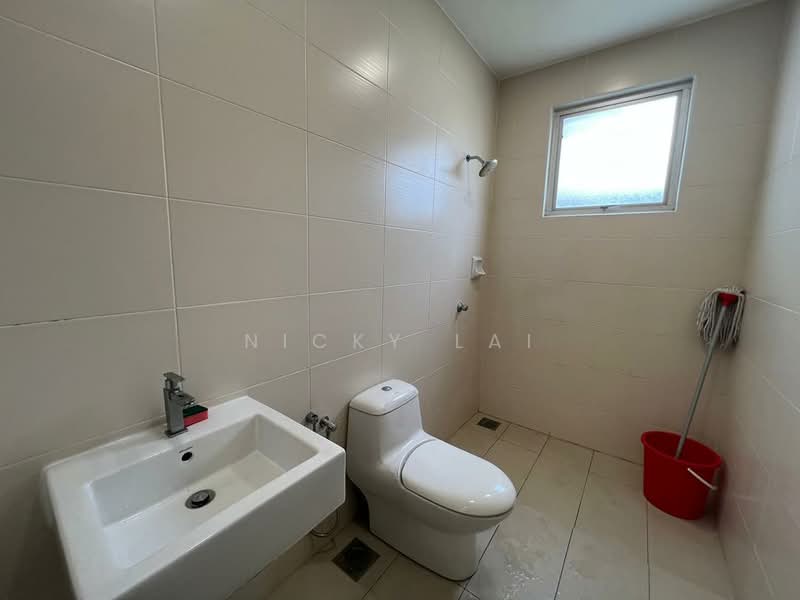 Rumah Berkembar untuk Dijual di Anggun 2 Residence (Rawang) - Nicky Lai - Bathroom - PropertyGuru.com.my