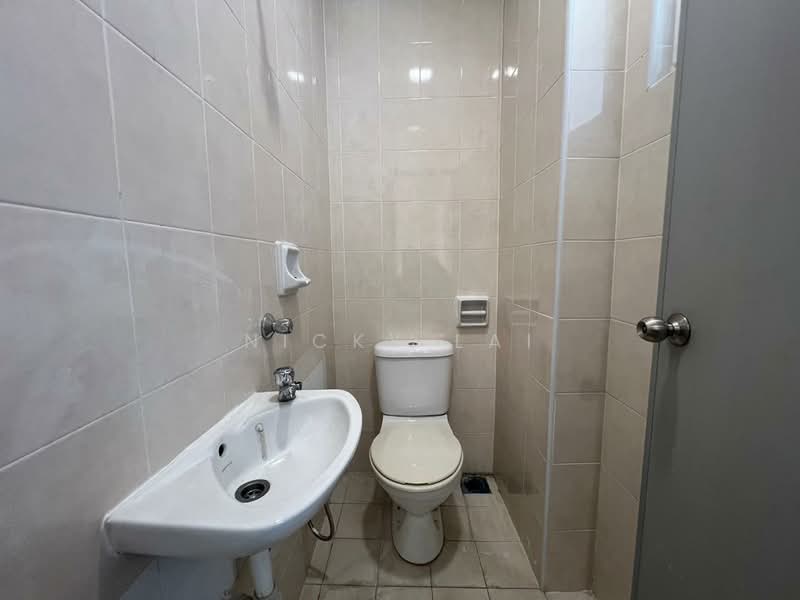 Rumah Berkembar untuk Dijual di Anggun 2 Residence (Rawang) - Nicky Lai - Bathroom - PropertyGuru.com.my