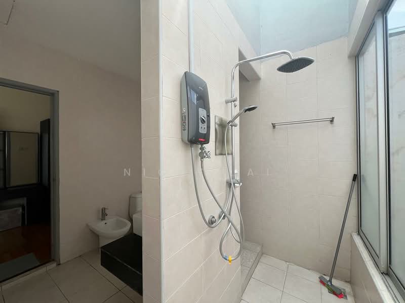 Rumah Berkembar untuk Dijual di Anggun 2 Residence (Rawang) - Nicky Lai - Bathroom - PropertyGuru.com.my