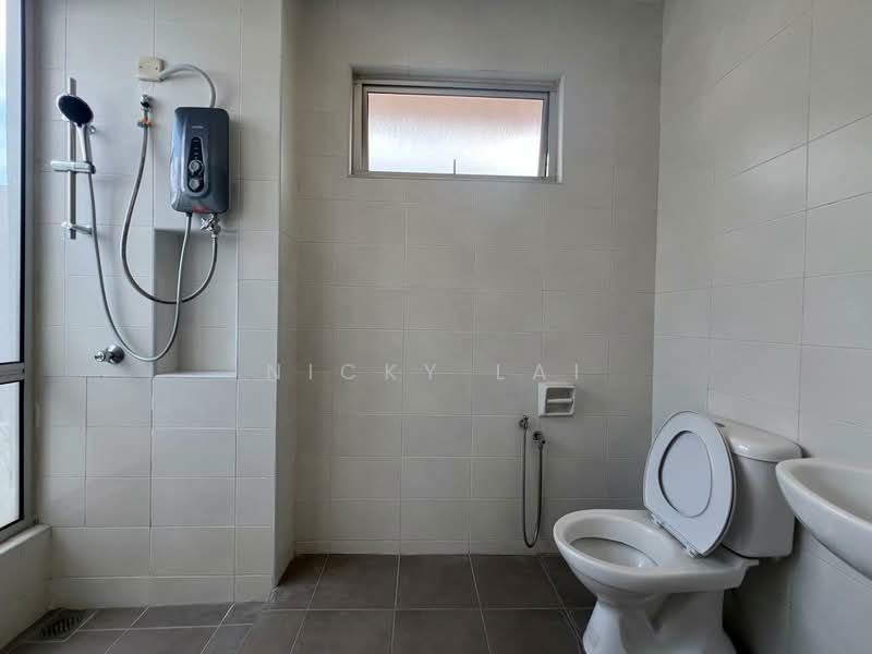 Rumah Berkembar untuk Dijual di Anggun 2 Residence (Rawang) - Nicky Lai - Bathroom - PropertyGuru.com.my