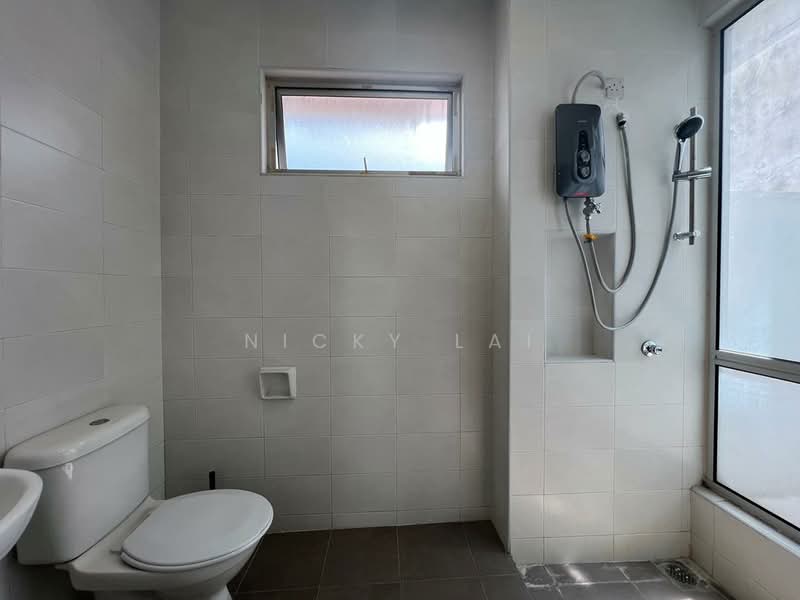 Rumah Berkembar untuk Dijual di Anggun 2 Residence (Rawang) - Nicky Lai - Bathroom - PropertyGuru.com.my