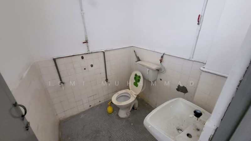 2-storey Terraced House for Sale in Taman Desa Melor (Senawang) - Ismi Muhammad - Bathroom - PropertyGuru.com.my