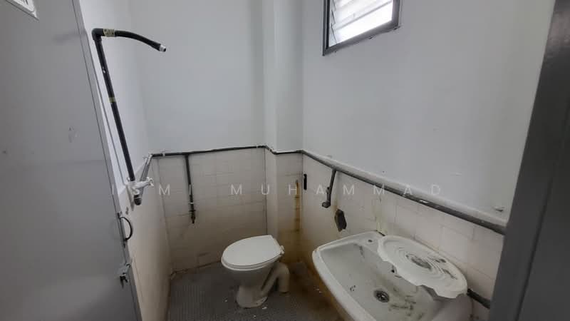 2-storey Terraced House for Sale in Taman Desa Melor (Senawang) - Ismi Muhammad - Bathroom - PropertyGuru.com.my