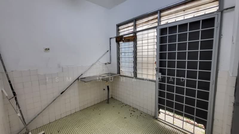 2-storey Terraced House for Sale in Taman Desa Melor (Senawang) - Ismi Muhammad - Kitchen - PropertyGuru.com.my