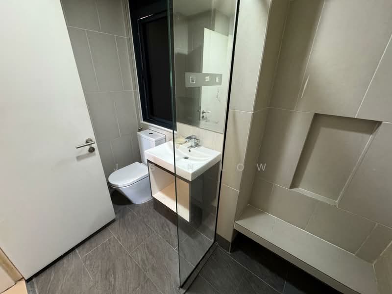 Servis Apartment untuk Disewa di Verde - Jason Low - Bathroom - PropertyGuru.com.my