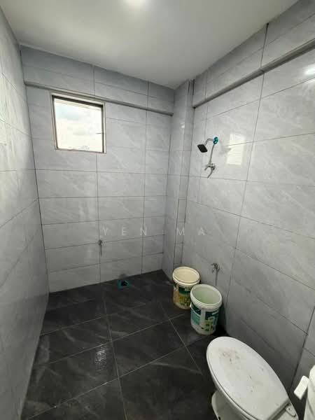 Flat for Sale at Taman Molek - Yen Ma - Bathroom - PropertyGuru.com.my