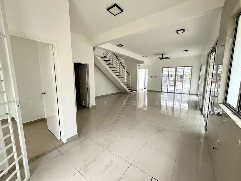 Rumah Teres 2 Tingkat untuk Dijual di Elmina (Shah Alam) - Shaziery Iskandar - Living Room - PropertyGuru.com.my