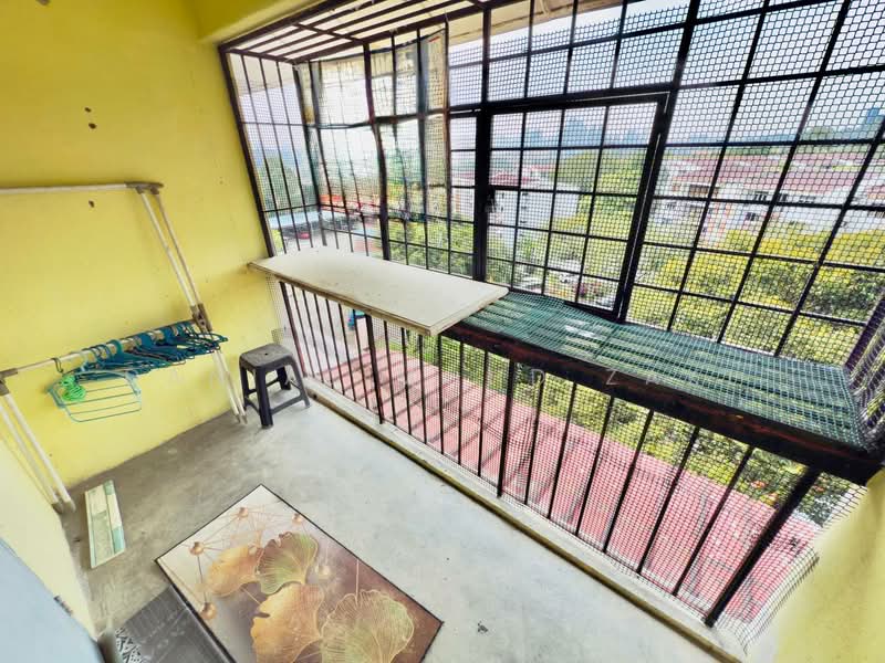 Pangsapuri untuk Dijual di Apartment Ros - Danial Mohd Zaki - Balcony - PropertyGuru.com.my